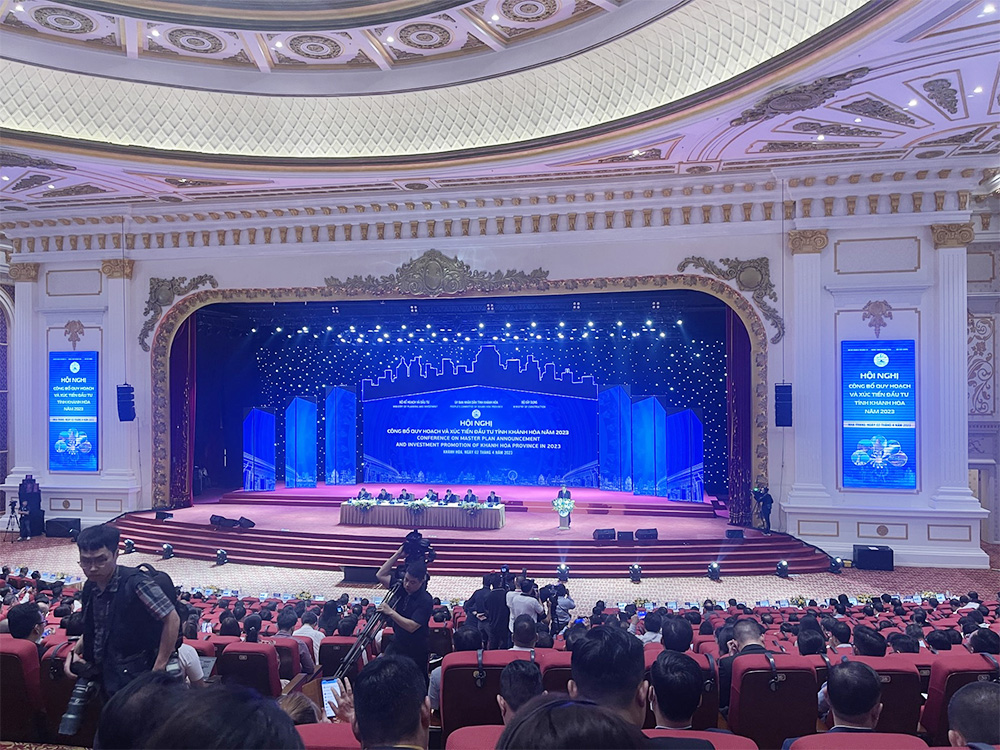 man-hinh-led-100-inch-200-inch-300-inch-400-inch-500-inch10-2