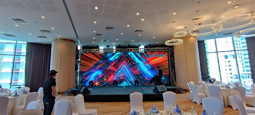 man-hinh-led-trongnha3-1